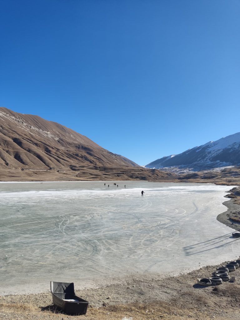 Озеро Мохоч в Дагестане зимой